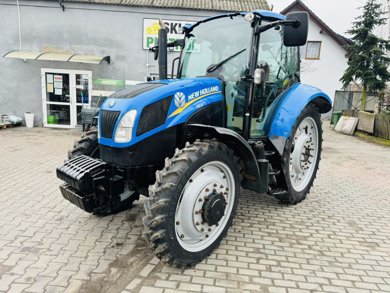 New Holland T5.115 - Farm tractor: picture 1