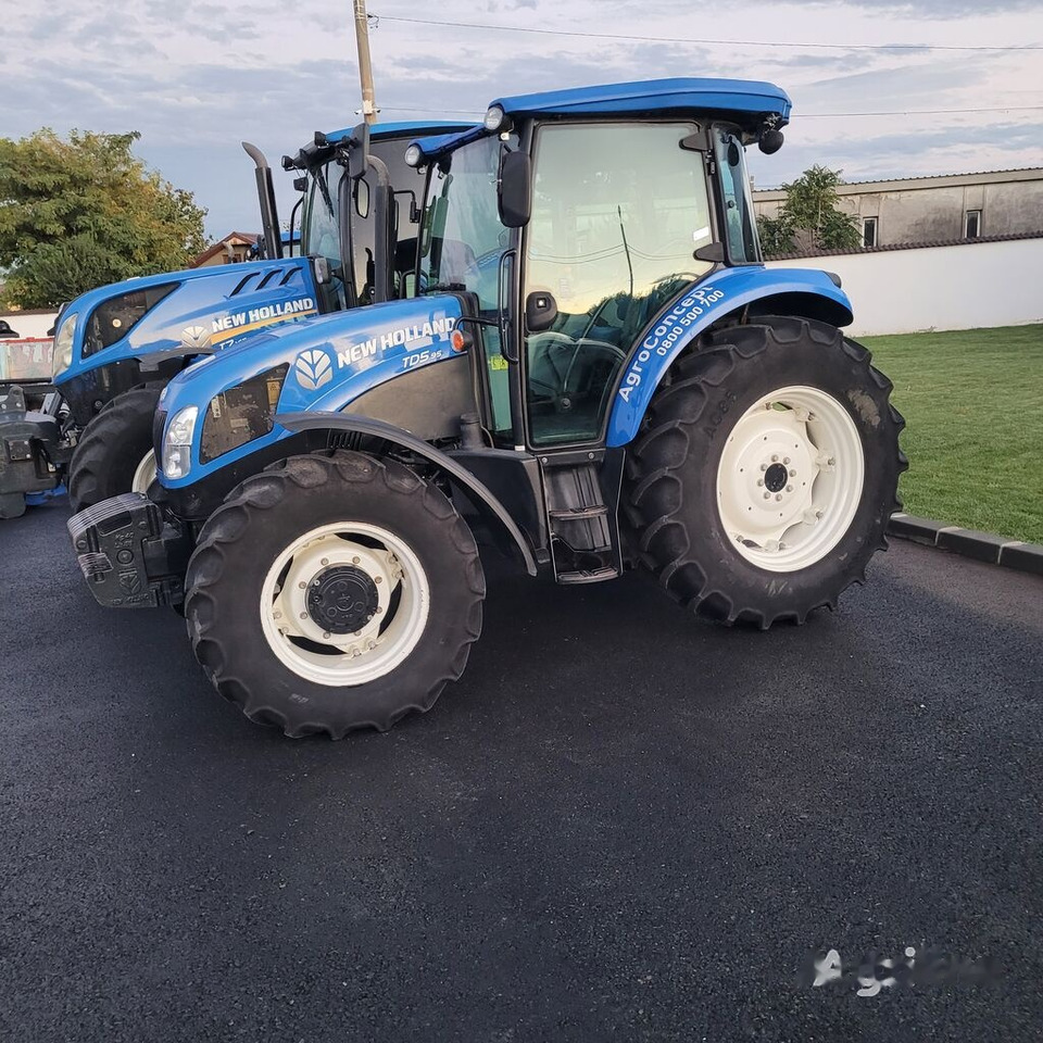 New Holland TD5.95 - Farm tractor: picture 1