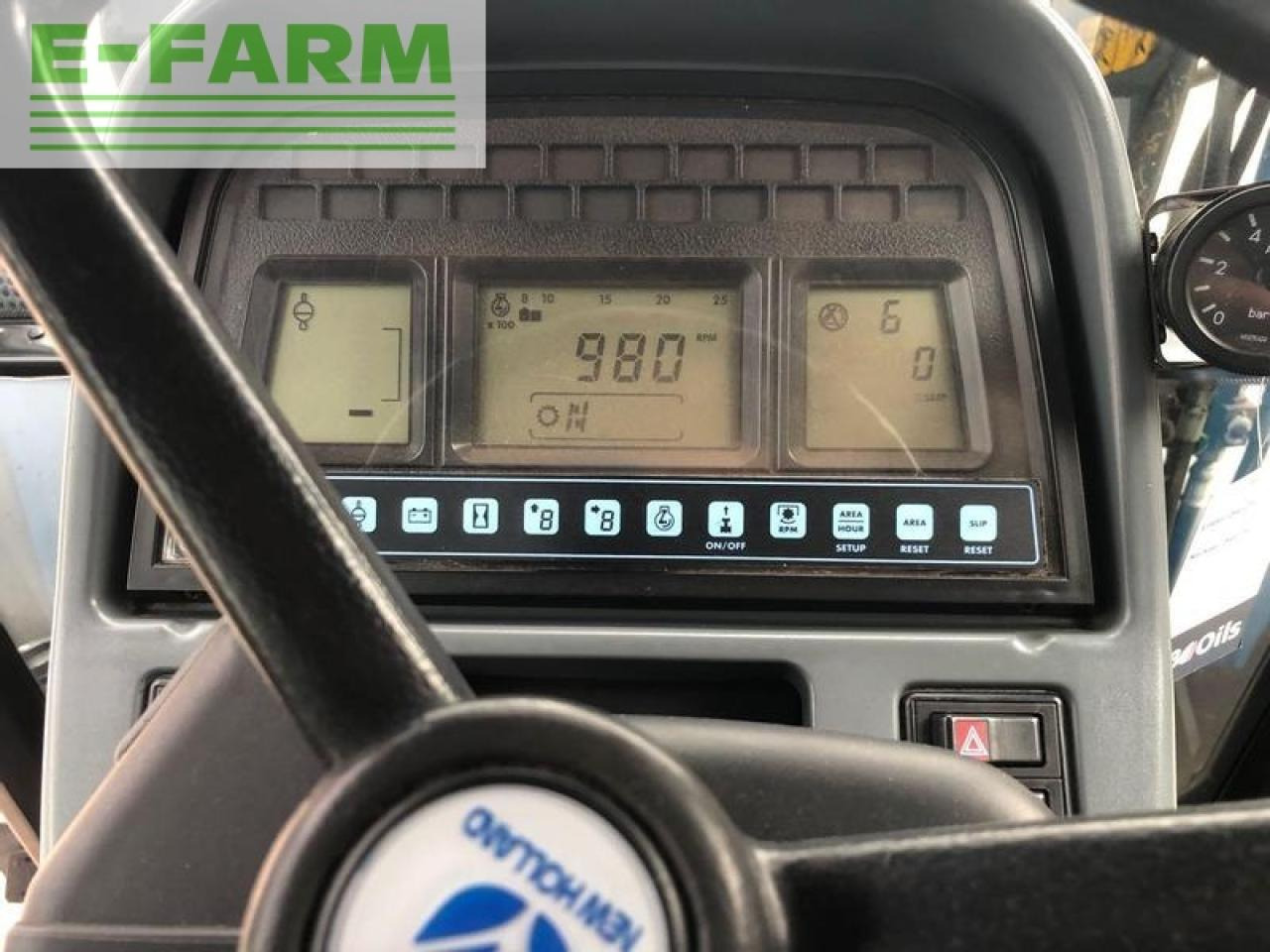 Farm tractor New Holland tsa 115: picture 14