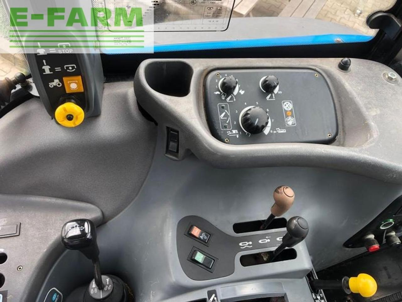 Farm tractor New Holland tsa 115: picture 12