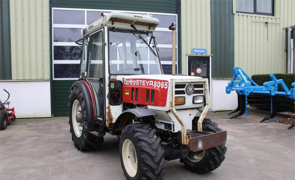Steyr 8065 Turbo smalspoor  - Farm tractor: picture 2