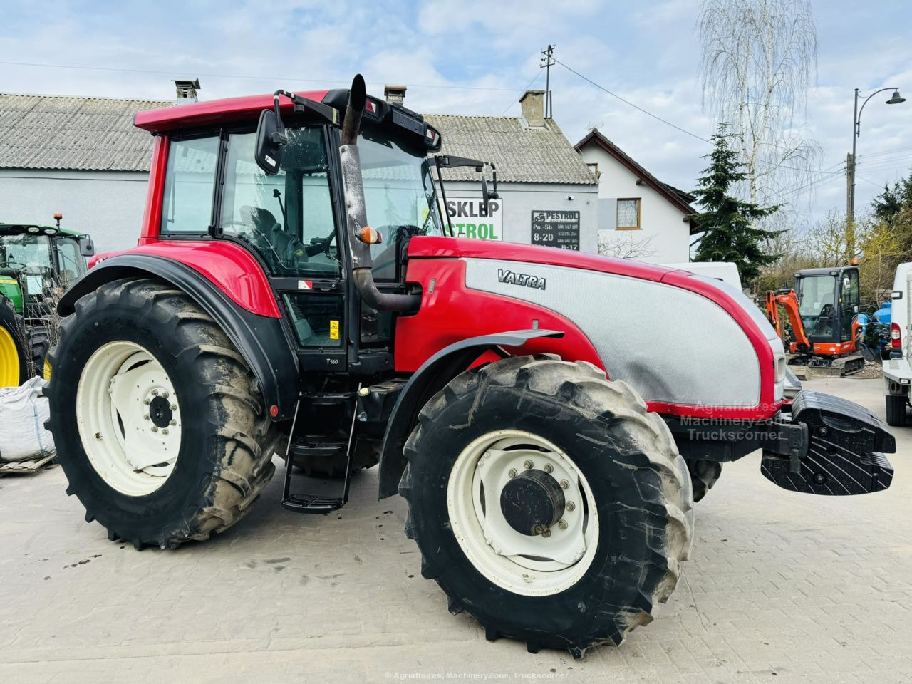 Farm tractor Valtra T160: picture 4