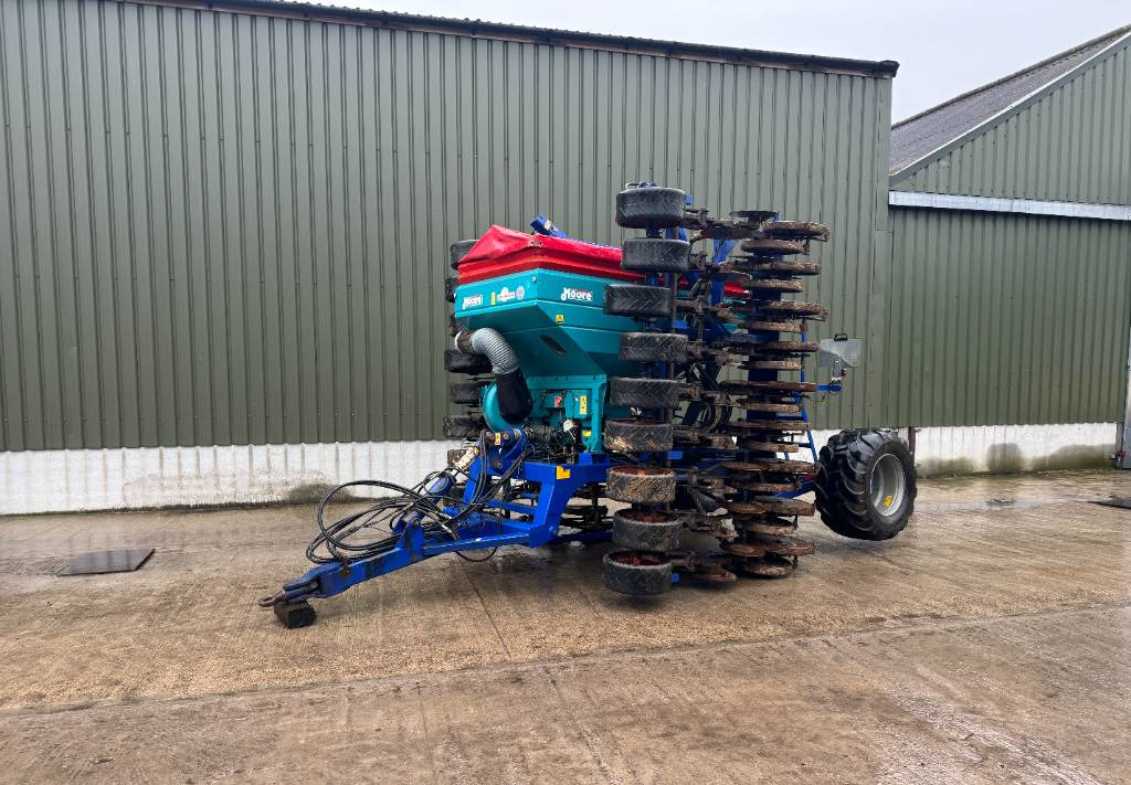 Moore 6 meter Drill  - Seed drill: picture 1