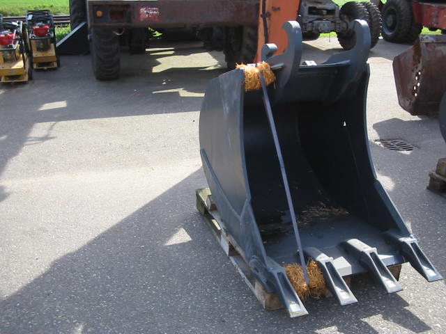 1T2612 - - Bucket for Construction machinery: picture 1