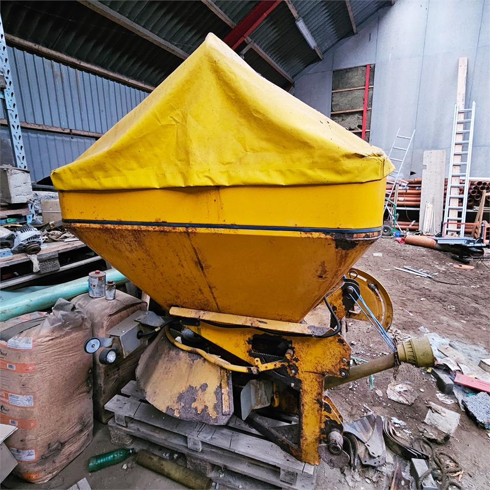 Bogballe S3 Saltspreder - Sand/ Salt spreader for Construction machinery: picture 3