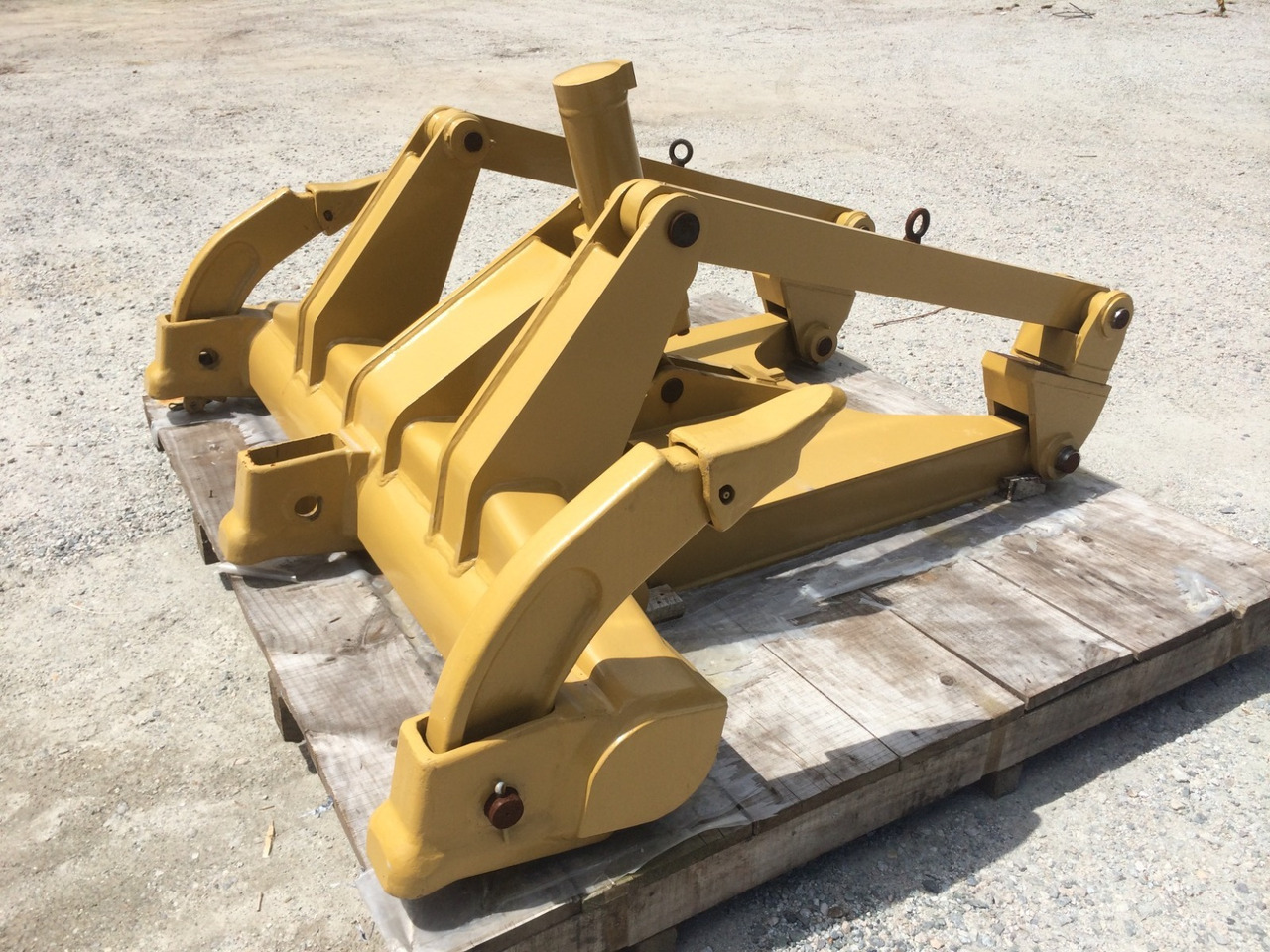 CATERPILLAR D6T - Ripper for Construction machinery: picture 1