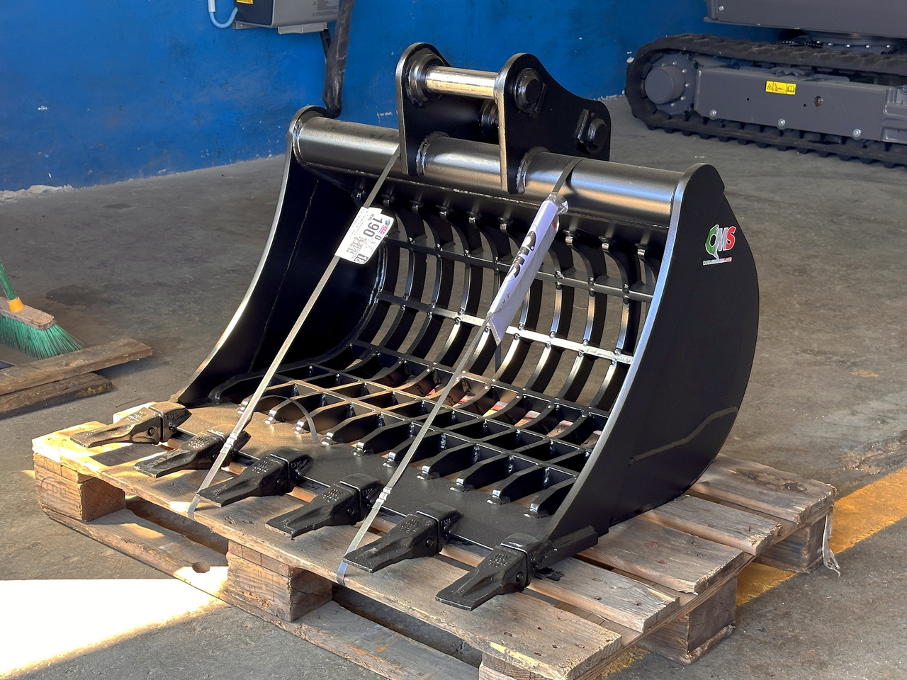 CMS 900 - Sorting bucket for Construction machinery: picture 1