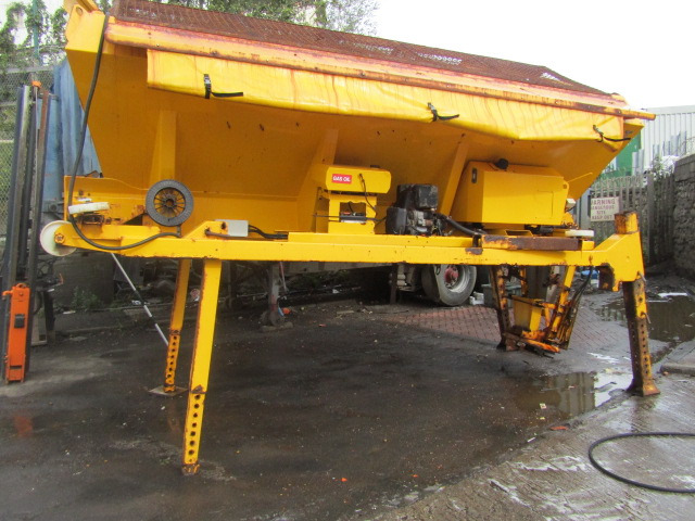ECON DEMOUNT GRITTER BODY COMPLETE WITH DONKEY ENGINE - Sand/ Salt spreader for Utility/ Special vehicle: picture 1