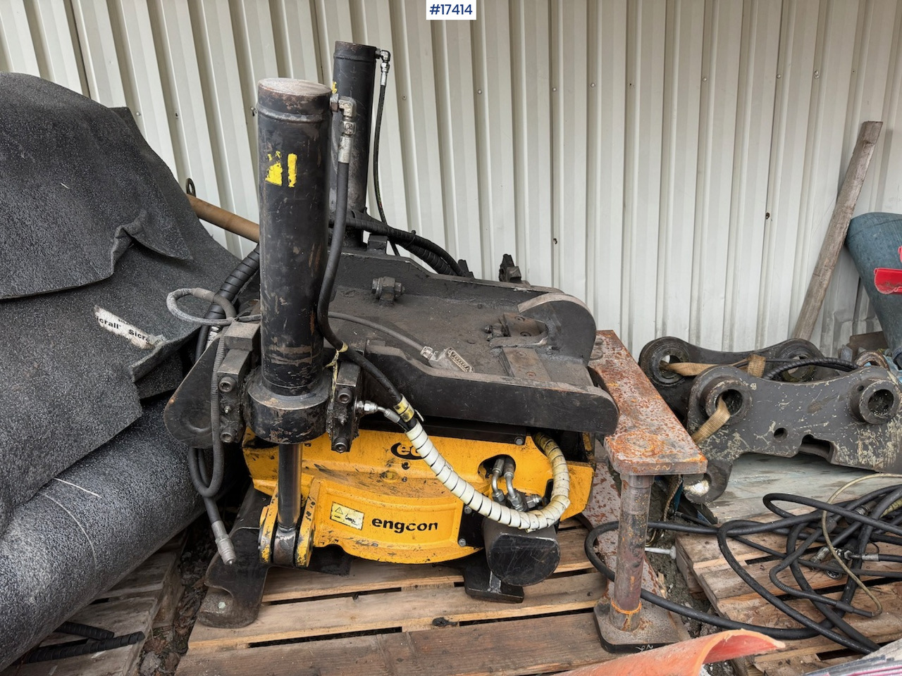 Engcon Rototilt - Attachment for Construction machinery: picture 2
