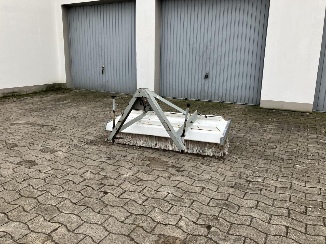/ Kehrfix Schiebebesen 1500 mm - Broom for Construction machinery: picture 1