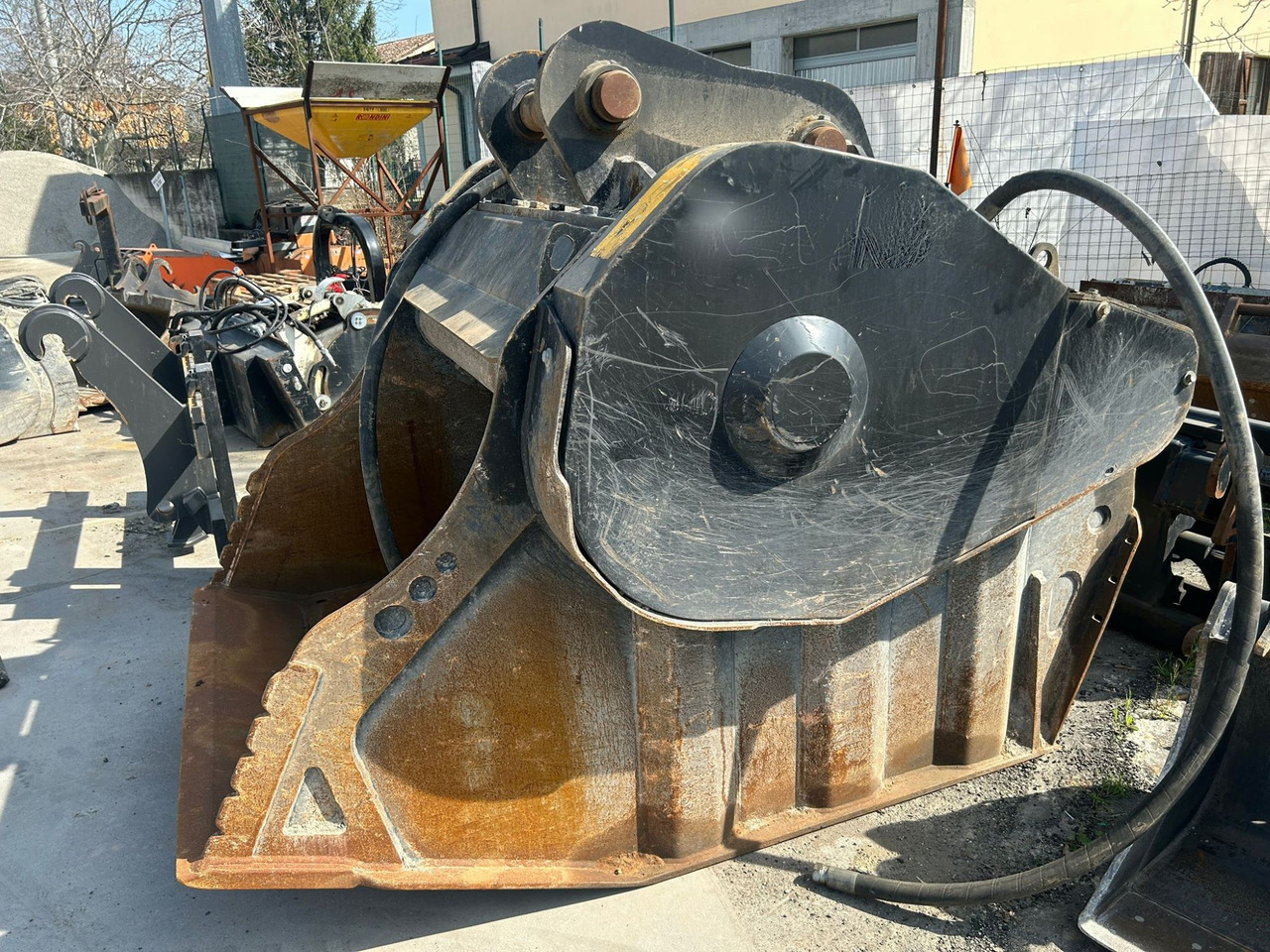 MB CRUSHER BF120-4 - Bucket for Construction machinery: picture 3