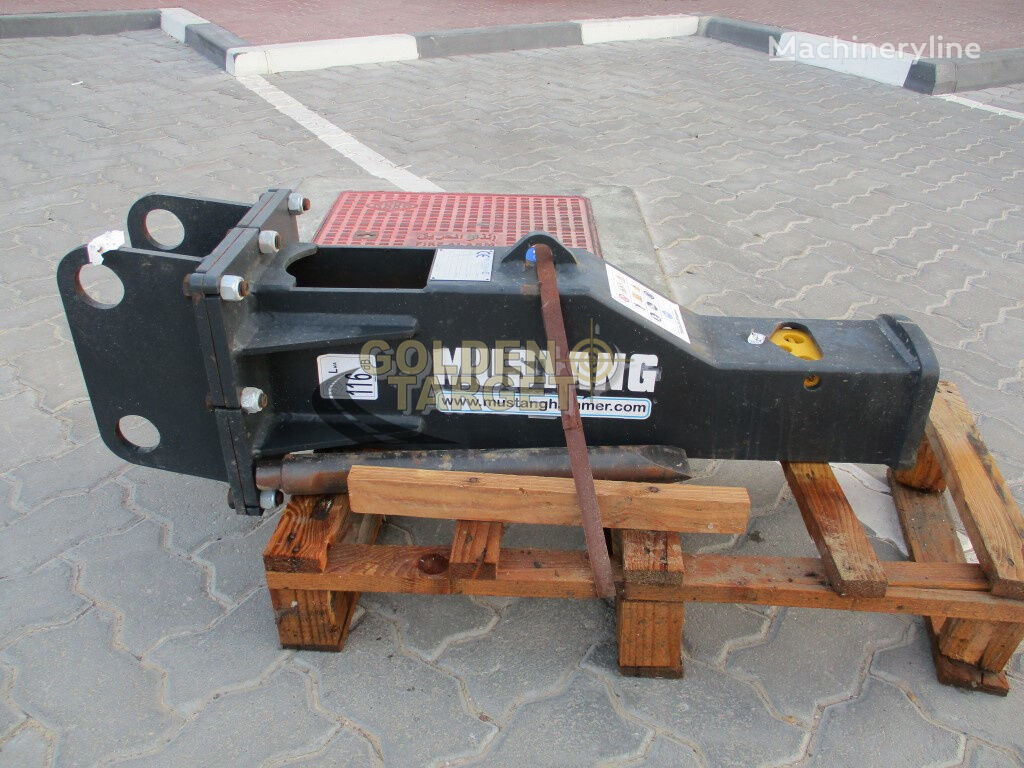 Mustang HM100 - Hydraulic hammer: picture 2