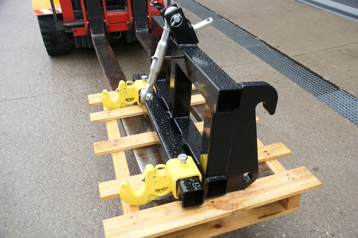 SAT-Dreipunktadapter für Kramer  - Quick coupler for Construction machinery: picture 2