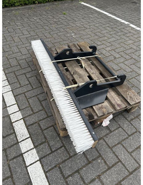 Tobroco Veegborstel 150 cm Giant aanspan - Broom for Construction machinery: picture 1