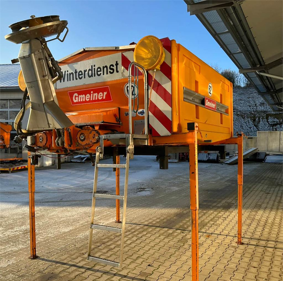 Unimog Salzstreuer Gmeiner 4000TCFS  - Sand/ Salt spreader for Utility/ Special vehicle: picture 3