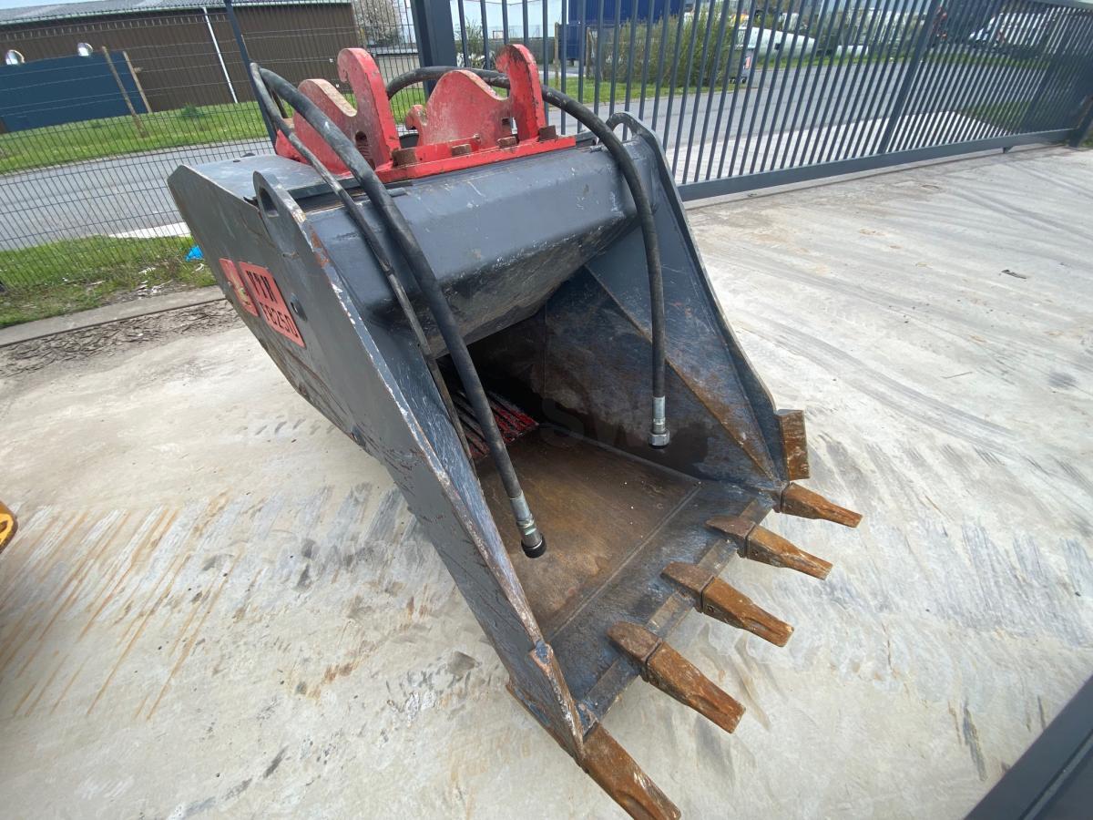 VTN FB 250 - Excavator bucket for Construction machinery: picture 1
