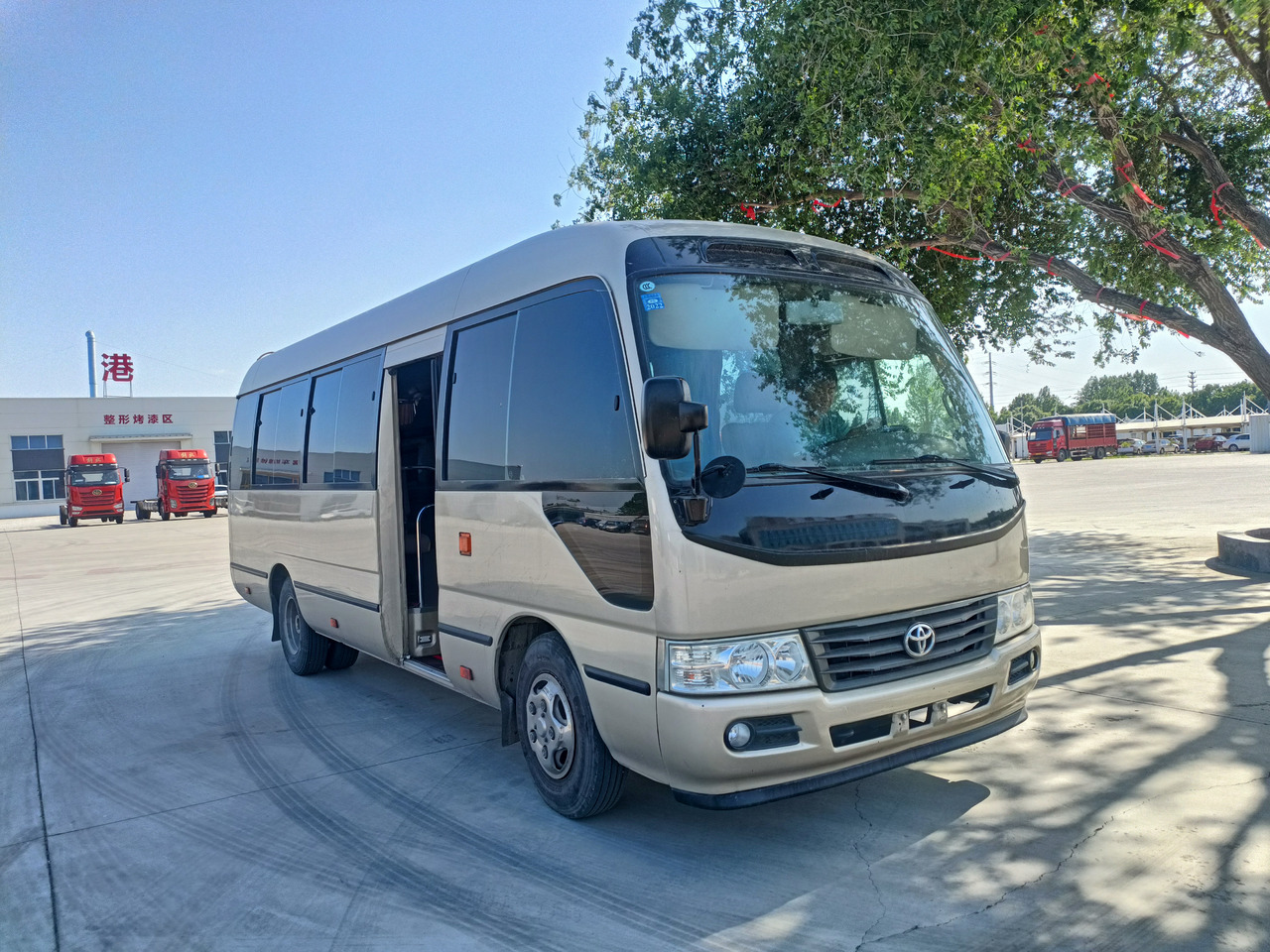 TOYOTA Coaster - Minibus, Passenger van: picture 2