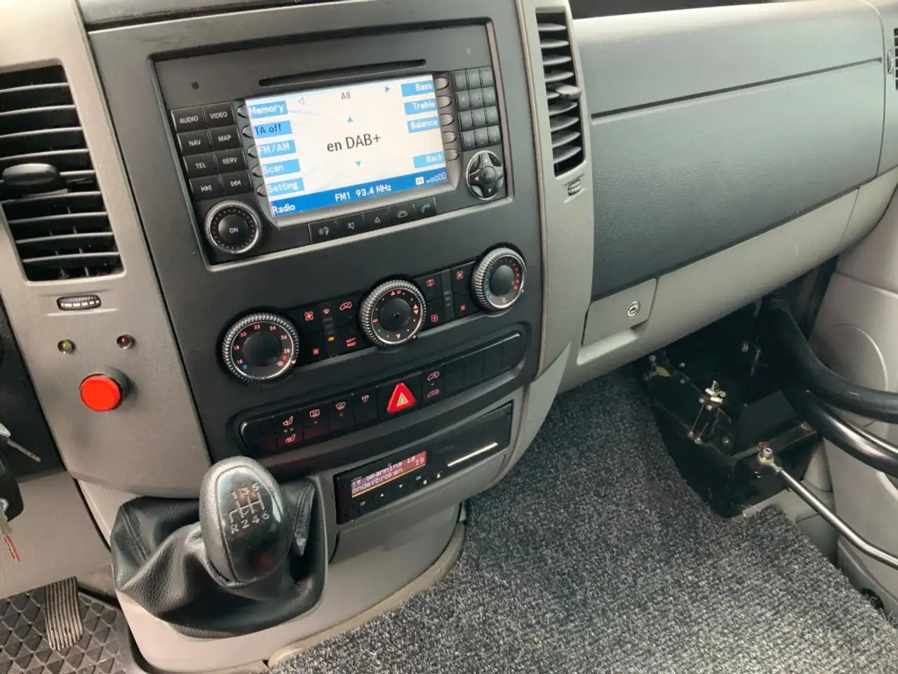 Leasing of Volkswagen Crafter 35 2.5 TDI L4H3 PersoneBus 19 pers Airco CameraTre Volkswagen Crafter 35 2.5 TDI L4H3 PersoneBus 19 pers Airco CameraTre: picture 11