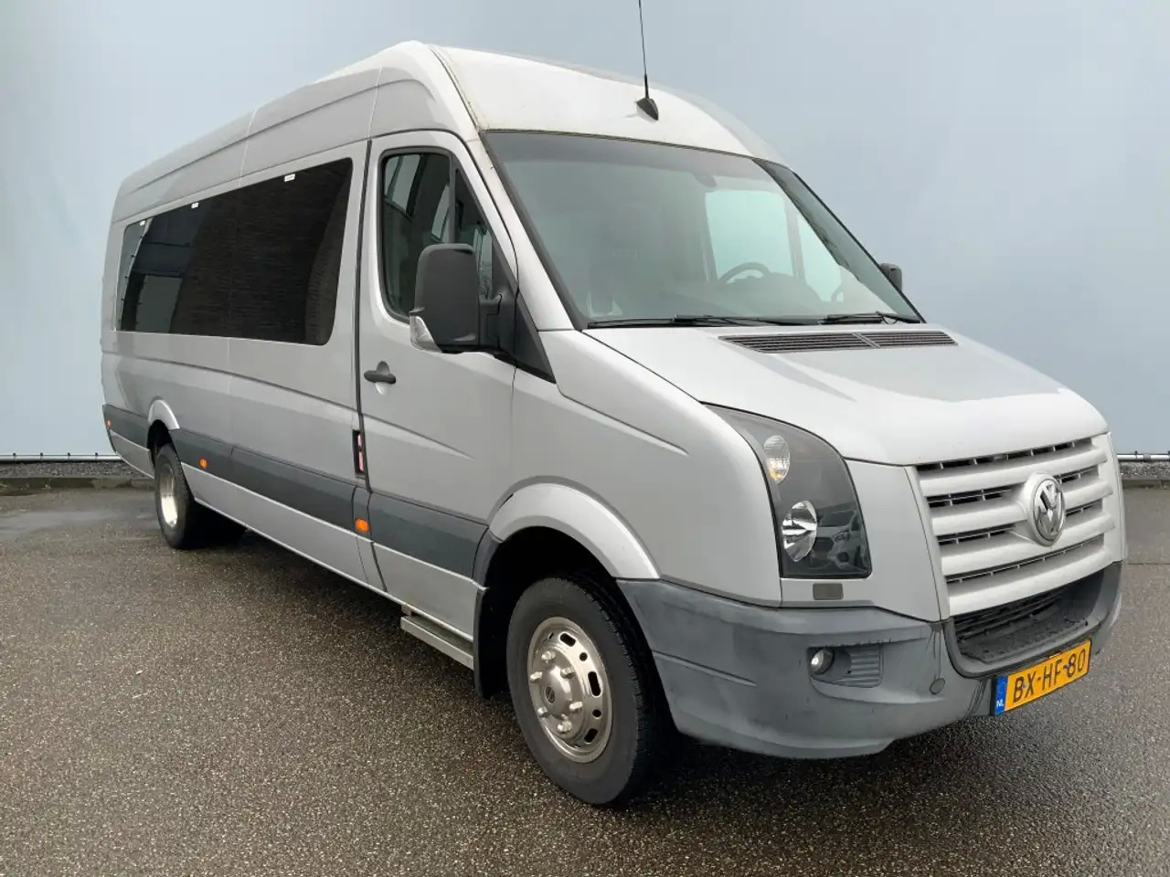 Leasing of Volkswagen Crafter 35 2.5 TDI L4H3 PersoneBus 19 pers Airco CameraTre Volkswagen Crafter 35 2.5 TDI L4H3 PersoneBus 19 pers Airco CameraTre: picture 2