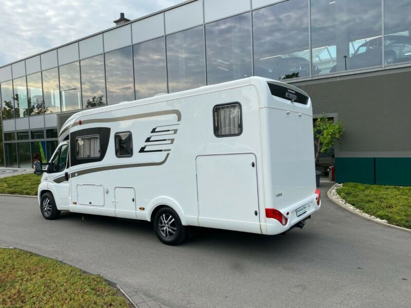 HYMER T678 - Integrated motorhome: picture 3