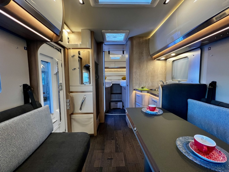Laika Ecovip H 4109 DS - Integrated motorhome: picture 4