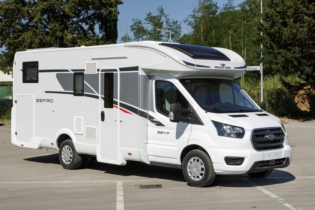 Roller Team KRONOS 284TL, 5 Seats, Ford - Semi-integrated motorhome: picture 1