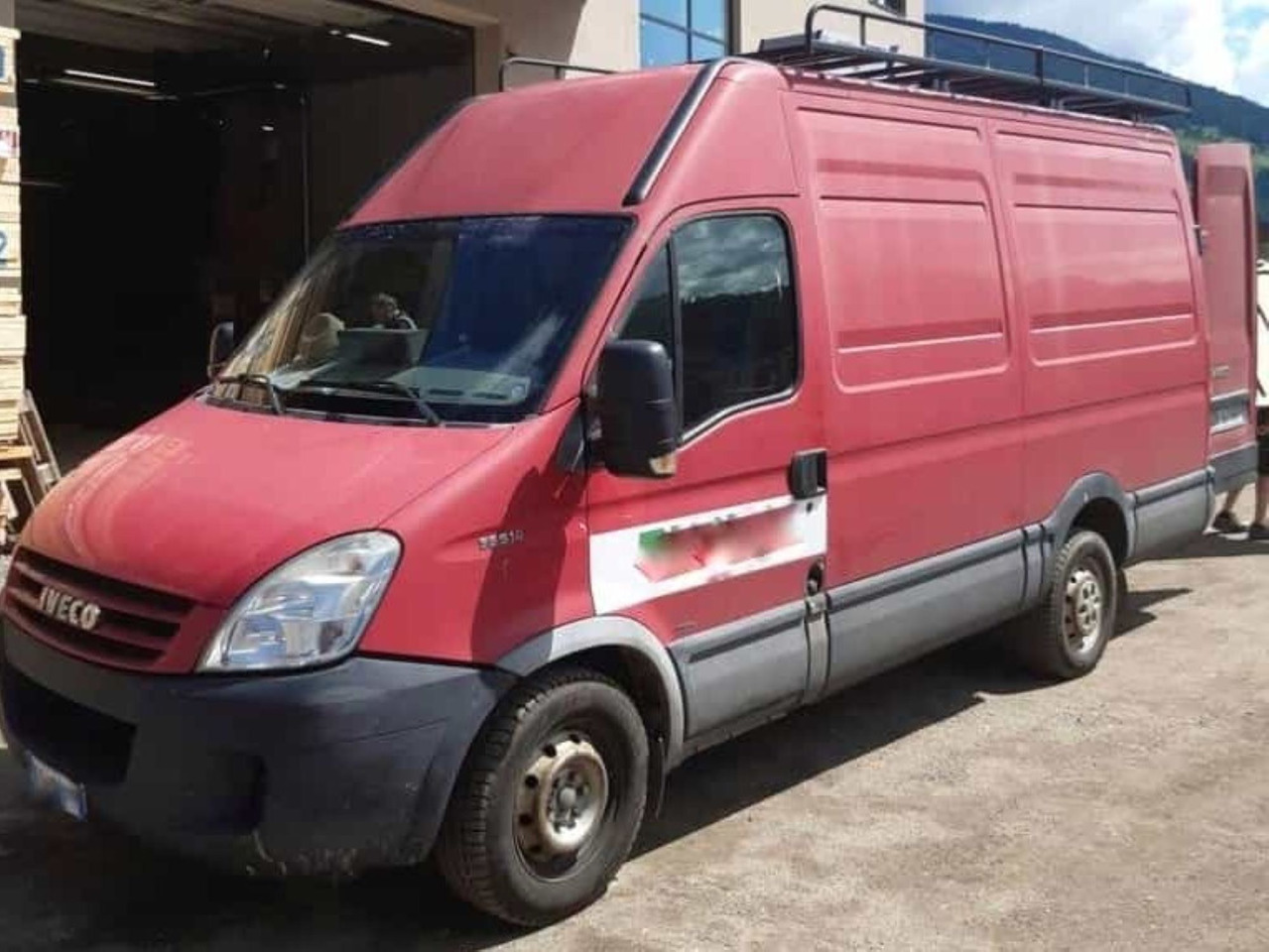 IVECO DAILY 2.3 - Panel van: picture 1