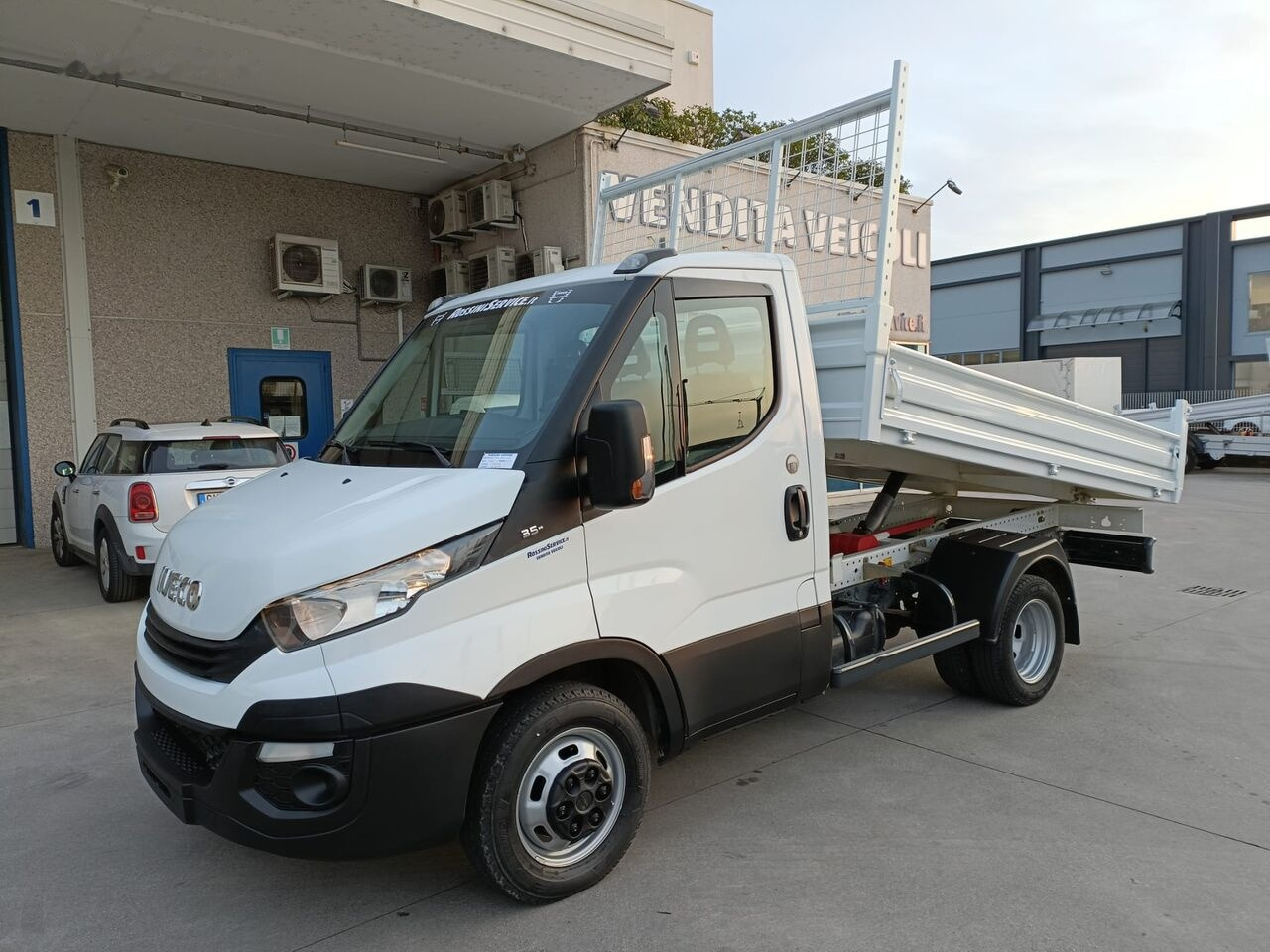 IVECO DAILY 35C12 - Tipper van: picture 5