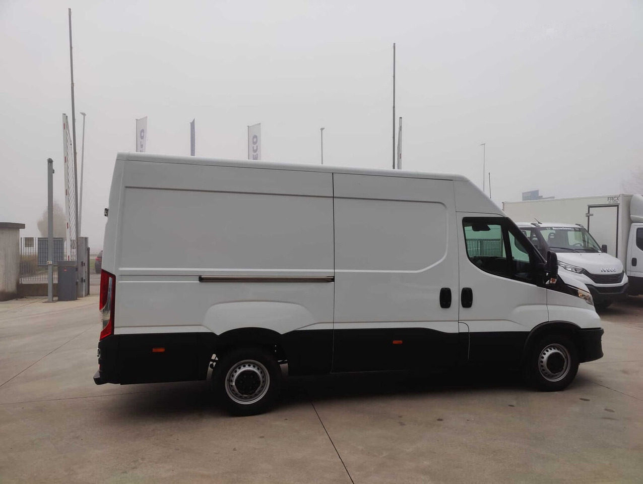 IVECO DAILY 35S14 LH2 - Panel van: picture 4