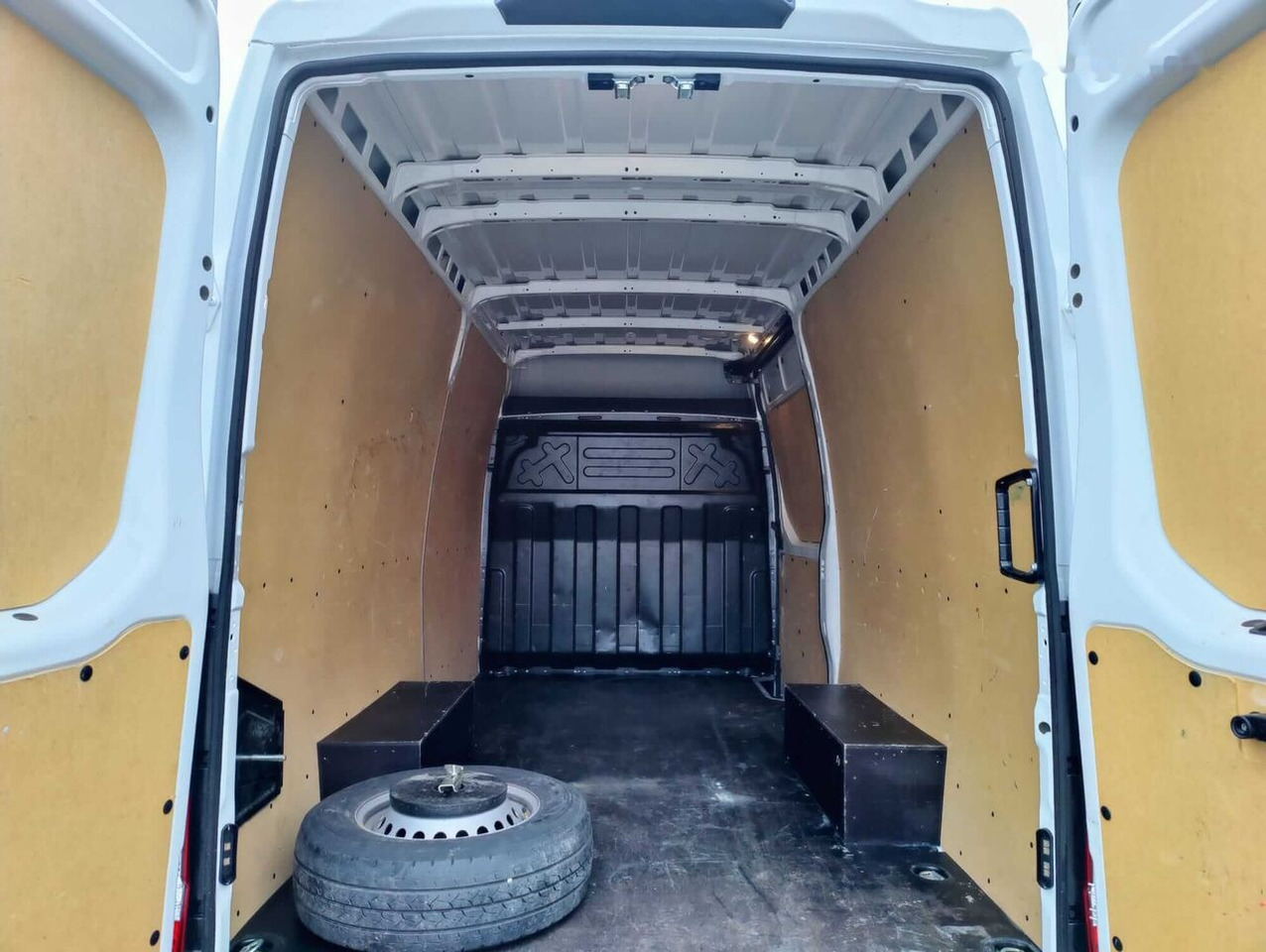 IVECO DAILY 35S14 LH2 - Panel van: picture 5