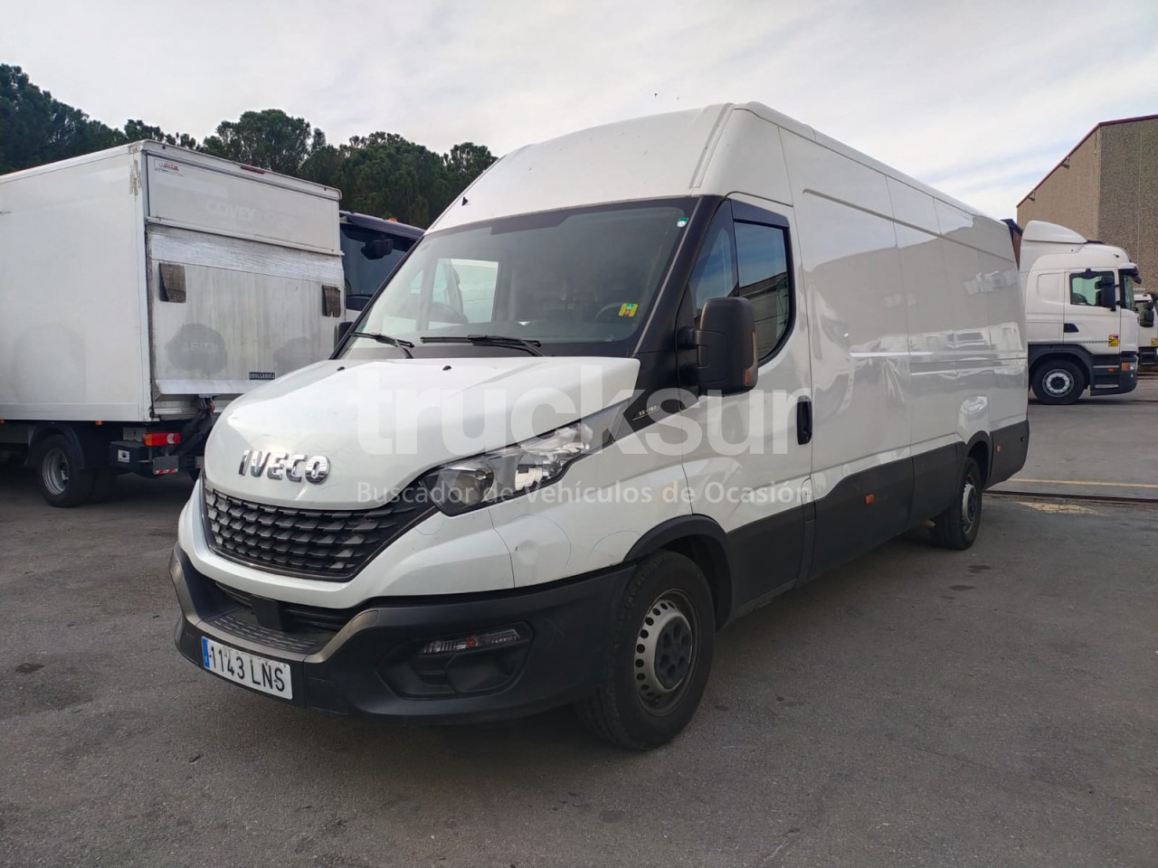 IVECO DAILY 35S16 - Box van: picture 1