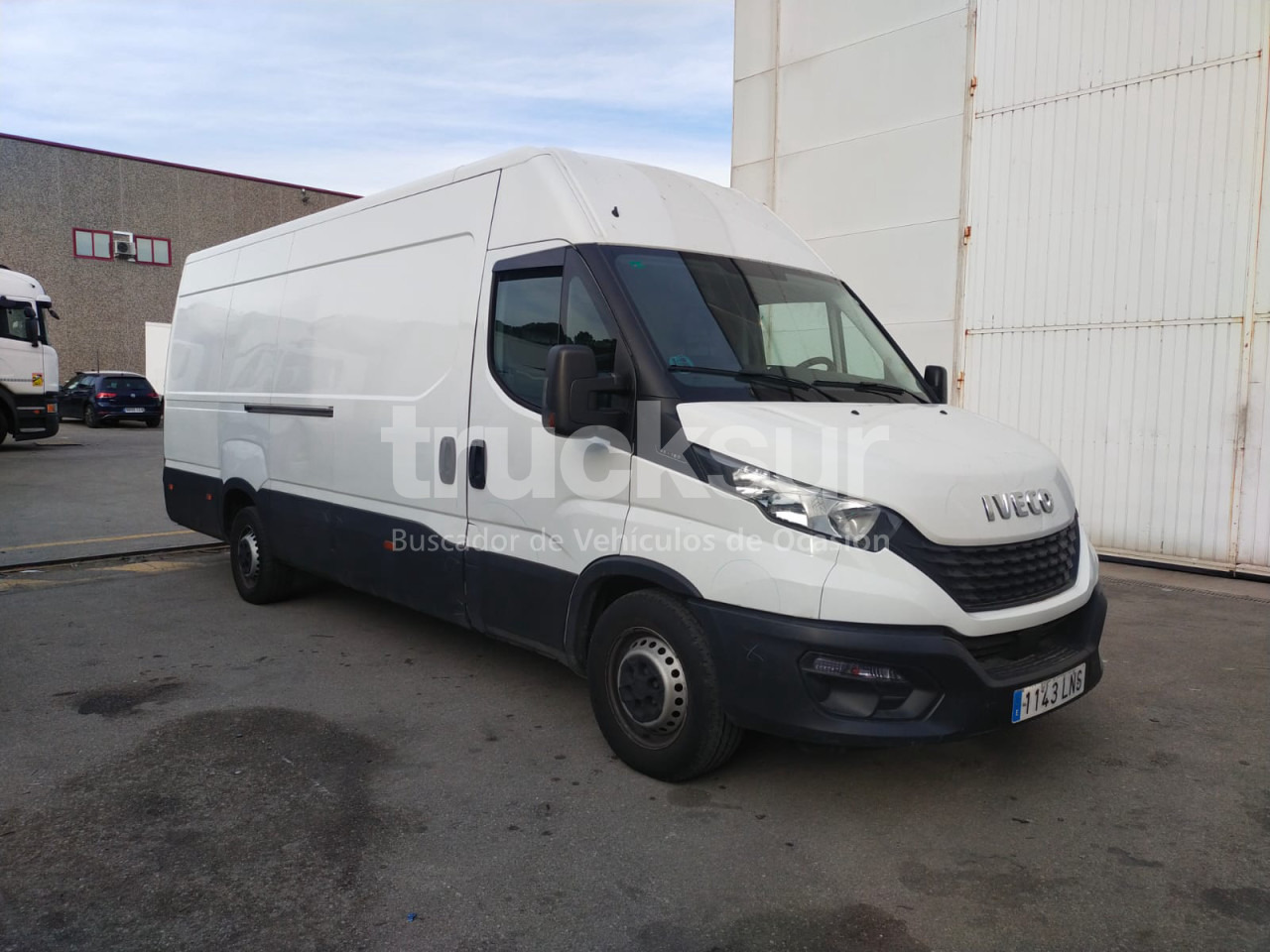 IVECO DAILY 35S16 - Box van: picture 2