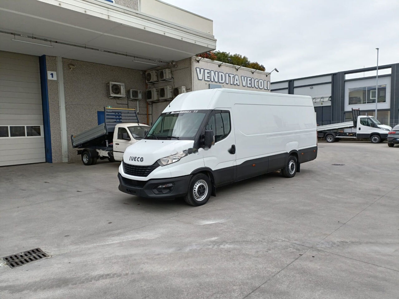 IVECO DAILY 35S16 - Panel van: picture 3
