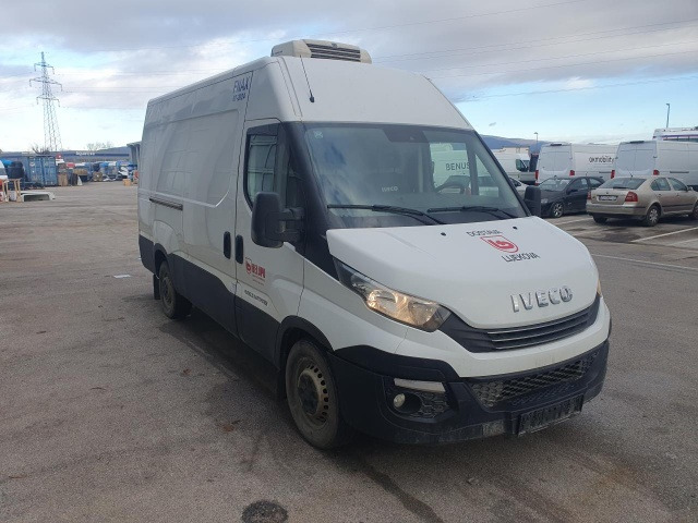 IVECO Daily 35S14V - Passenger van: picture 3