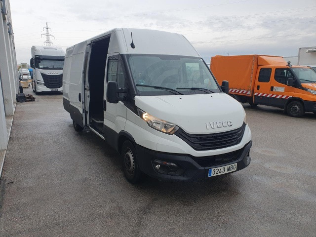 IVECO Daily 35S16 - Passenger van: picture 3