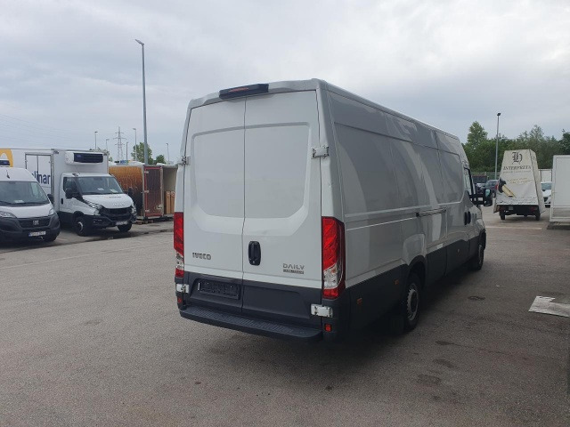 IVECO Daily 35S16A8V - Passenger van: picture 5