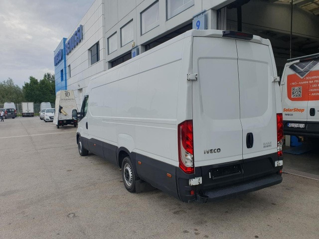 IVECO Daily 35S16A8V - Passenger van: picture 4
