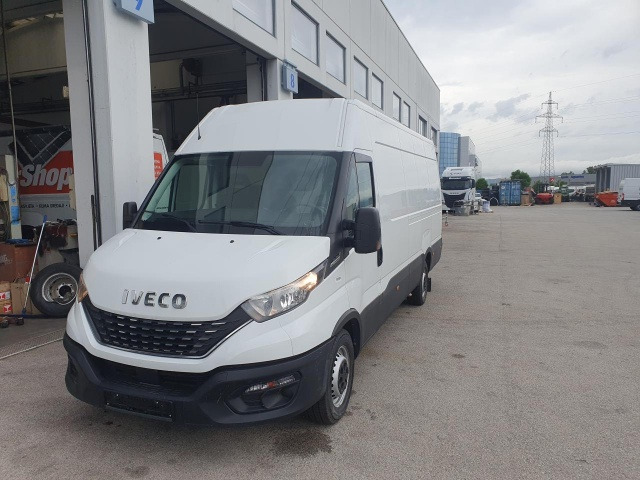 IVECO Daily 35S16A8V - Passenger van: picture 2