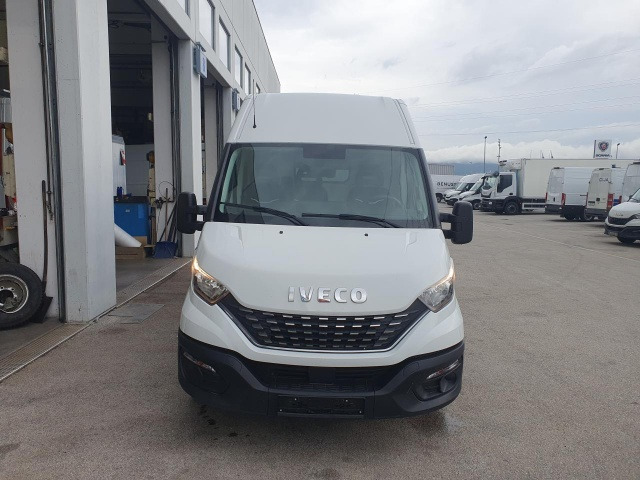 IVECO Daily 35S16A8V - Passenger van: picture 1