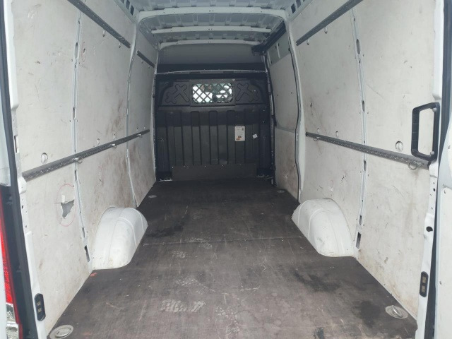 IVECO Daily 35S16V - Passenger van: picture 5