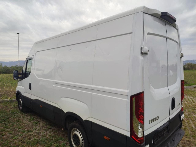 IVECO Daily 35S16V - Passenger van: picture 4