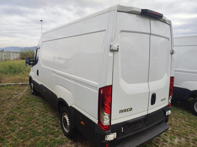 IVECO Daily 35S16V - Passenger van: picture 4