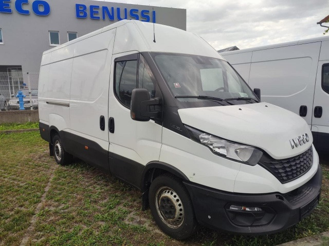 IVECO Daily 35S16V - Passenger van: picture 2