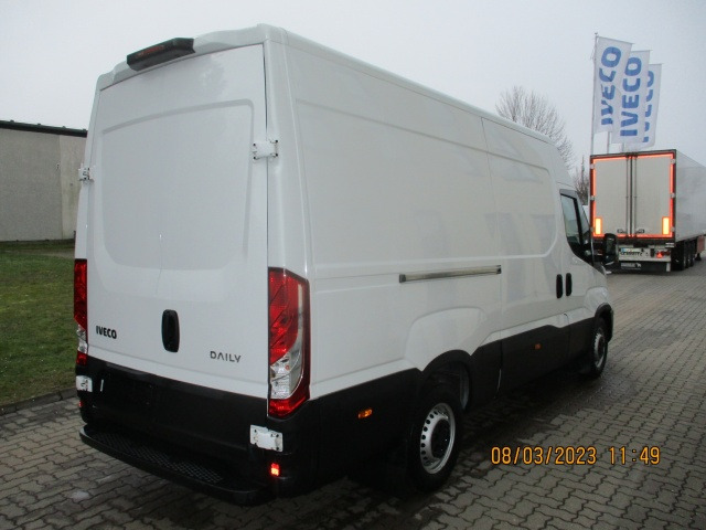 IVECO Daily 35S16V - Panel van: picture 3