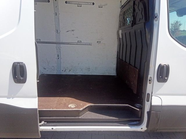Panel van IVECO Daily 35S16V: picture 15