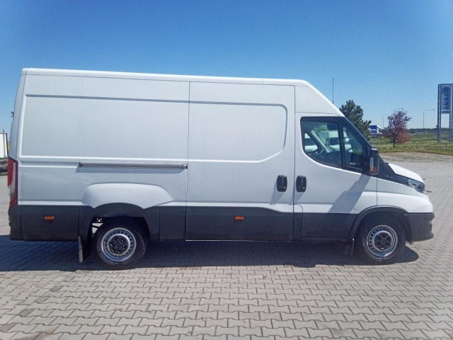 Panel van IVECO Daily 35S16V: picture 11