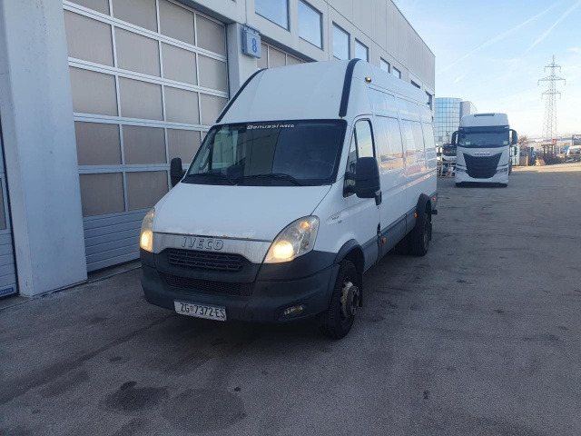 IVECO Daily 70C17V - Passenger van: picture 2