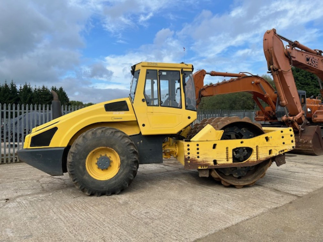 BOMAG  BW216DH-4 - Compactor: picture 2