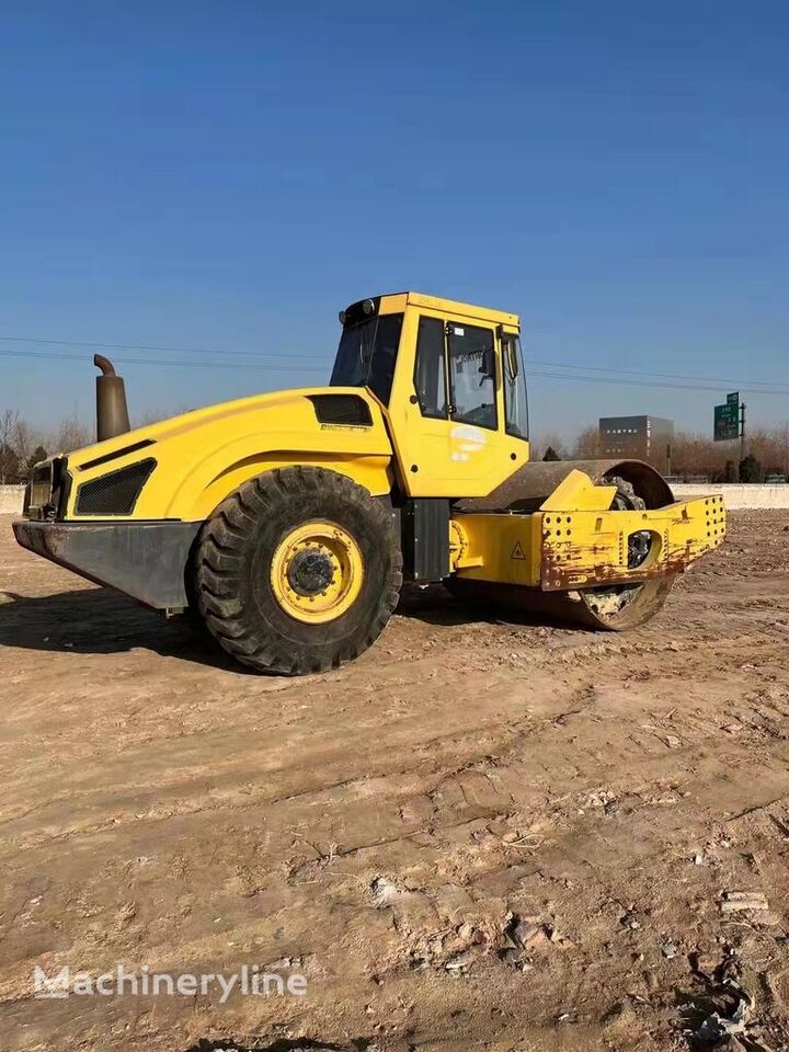BOMAG BW226DH-4 single drum road roller - Compactor: picture 1