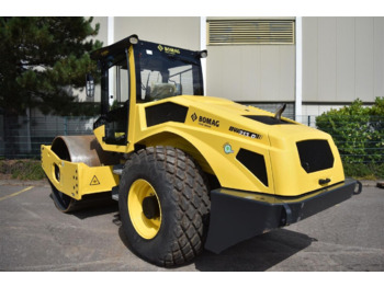 BOMAG BW 213 D-5 SL - NOT FOR SALE IN THE EU/NO CE MARKING - Compactor: picture 1